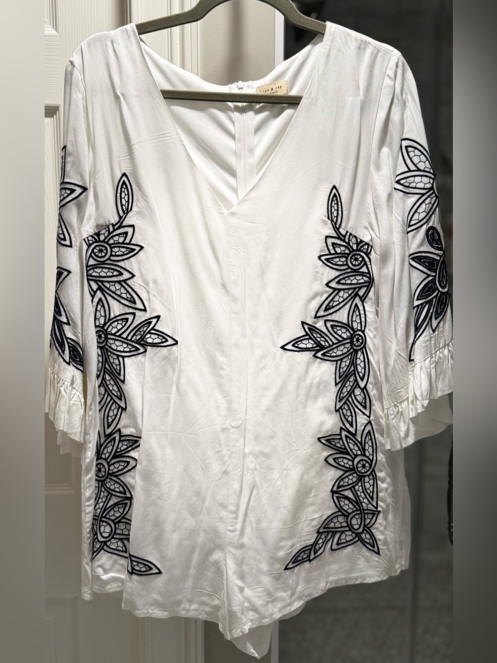 Tea & Cup Los Angeles Romper. Size Large